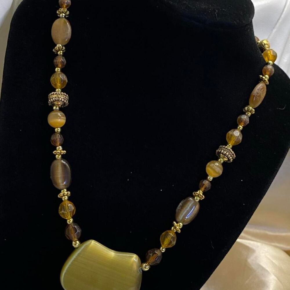 Vintage Cat’s Eye Beaded Necklace Olive Green Amber Gold Pendant